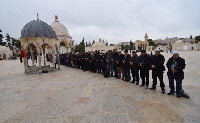 BEM-BİR-SEN Kudüs’te şehitler için gıyabi cenaze namaz kıldı