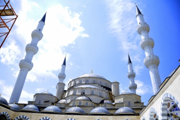 Orta Asya'nın en büyük camisi Kocatepe Cami'nin ikizi