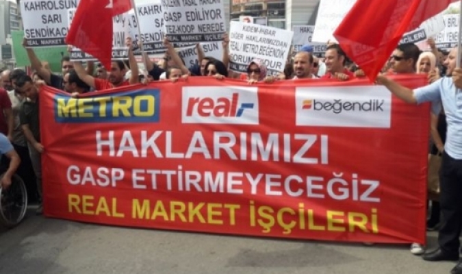 Real Marketler Zinciri çalışanları alacaklarının ödenmediği gerekçesiyle eylem yaptı!
