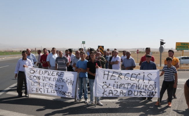 Aksaray'da ölümlü kaza sonrası yol kapatma eylemi