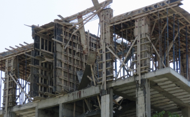 Konya'da inşaat iskelesi çöktü: 4 yaralı