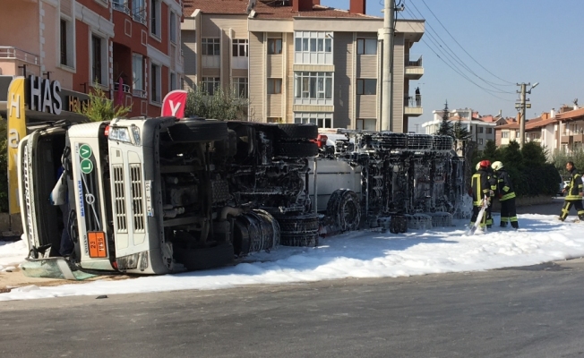 Konya'da LPG tankeri devrildi