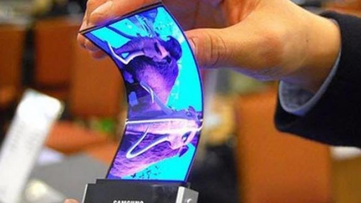 Samsung'dan katlanabilir telefon: Galaxy X