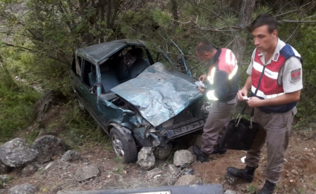 Çankırı'da otomobil uçuruma yuvarlandı: 2 yaralı