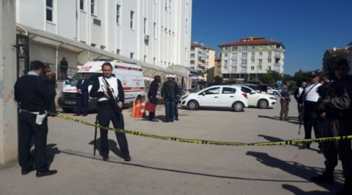FLAŞ! Hastaneye Götürülen Mahkuma Silahlı Saldırı: 1 Polis Şehit