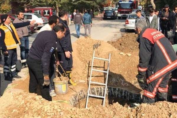 Ankara'da Kanalizasyon Çalışmasında Göçük!