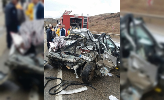 Ankara'da Otomobil Tıra Çarptı: 2 Ölü