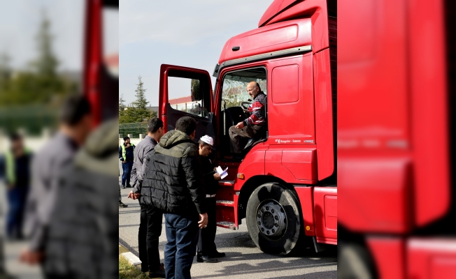 Kayseri'de halk otobüsü ile tır çarpıştı: 10 yaralı