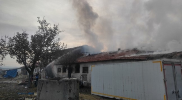 Beypazarı'nda Korkutan Yangın! Alevler Fabrikayı Sardı
