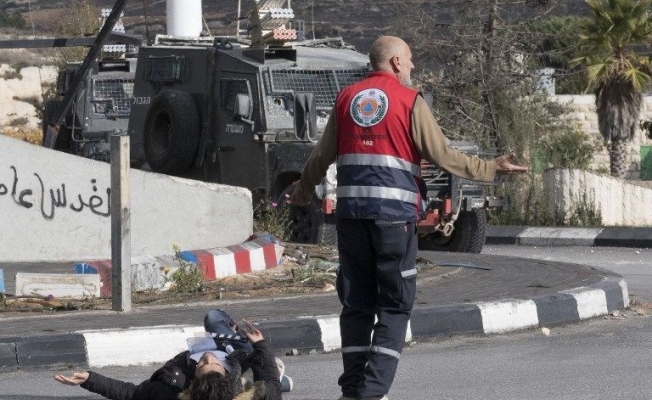 İsrail Askerleri Canlı Yayında Filistinli Genci Vurdu!