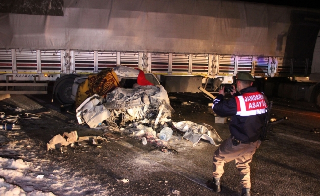 Konya'da otomobil tırla çarptıştı: 1 ölü, 3 yaralı