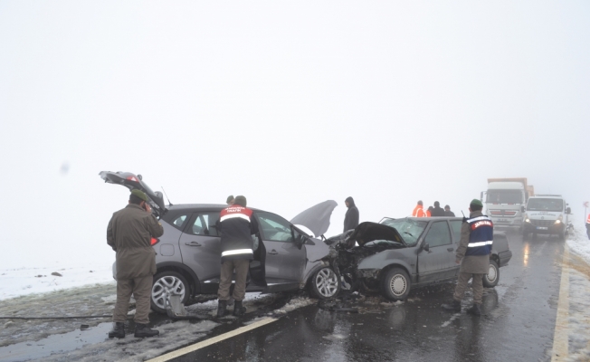 Aksaray'da iki otomobil çarpıştı: 1 ölü, 5 yaralı