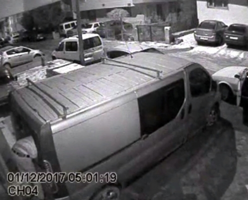 Başkent'te Hırsızlar Bir Dakikada Minibüsü Soydular