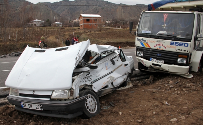 Sivas'ta trafik kazası: 1 ölü, 1 yaralı