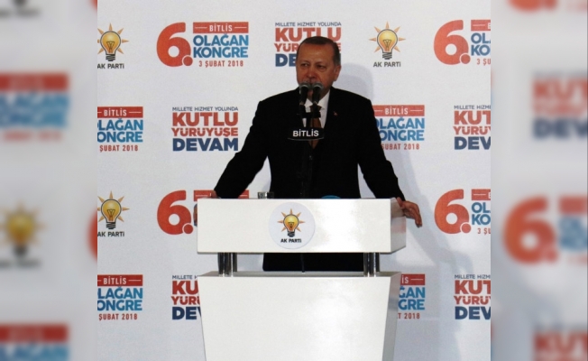 Erdoğan: ÖSO'nun kolundaki fors Türk bayrağı, PYD'nin ise ABD bayrağı