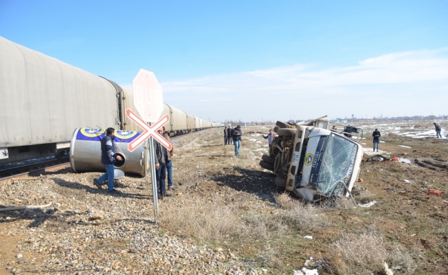 Konya'da yük treni ile kamyonet çarpıştı: 1 ölü