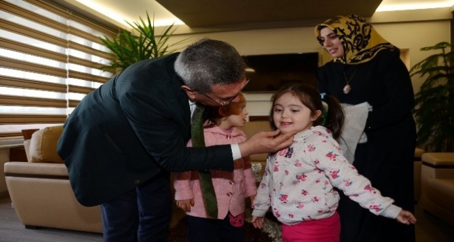 Down sendromlu çocuklardan Başkan Çetin’e ziyaret