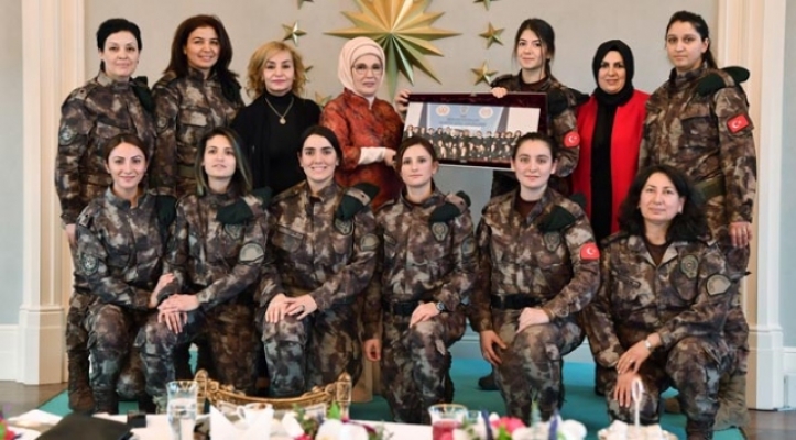 Emine Erdoğan özel harekat personelinin eşleri ile yemekte buluştu