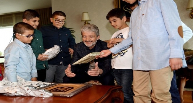 Başkan Tuna bakım desteği alan çocuklarla buluştu