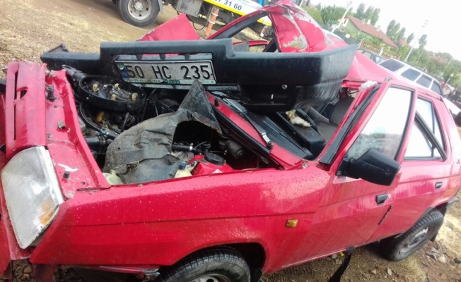 Kaman'da otomobil direğe çarptı: 1 yaralı