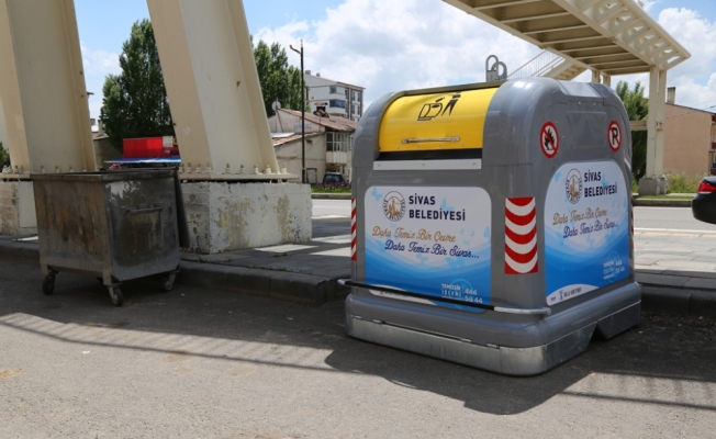 Sivas'ta çöp konteynerleri yenileniyor