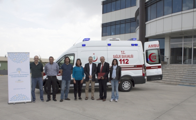 TANAP hibe ettiği ambulansları teslim ediyor
