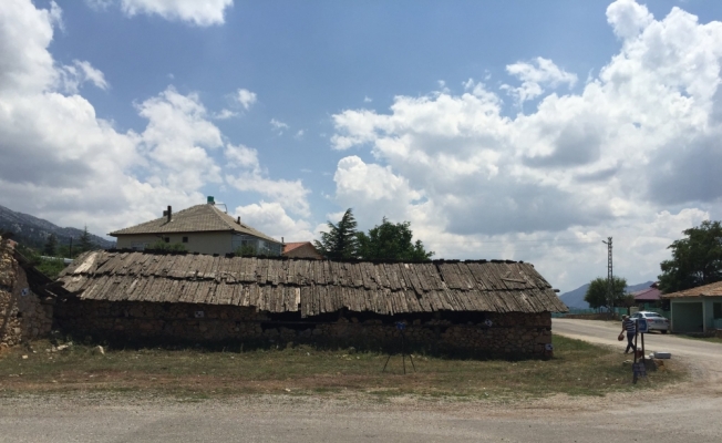 Derebucak'ta tarihi han restore ediliyor