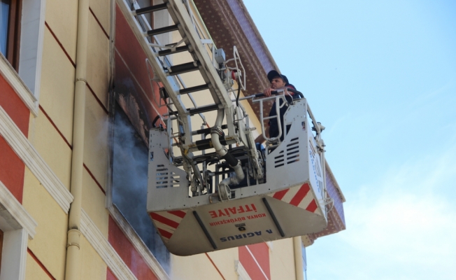 Konya'da apartmanda yangın