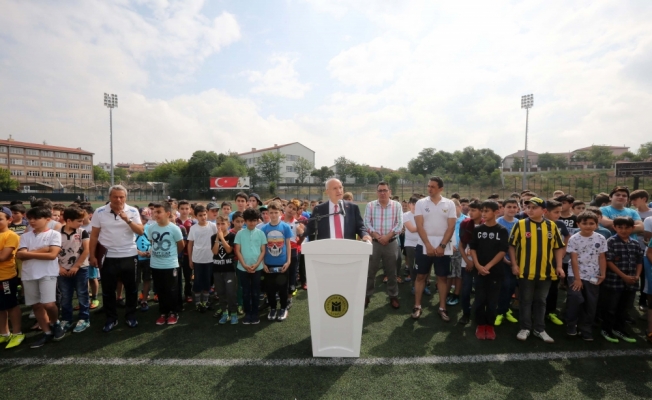 Yenimahalle'de yaz futbol okulu açıldı