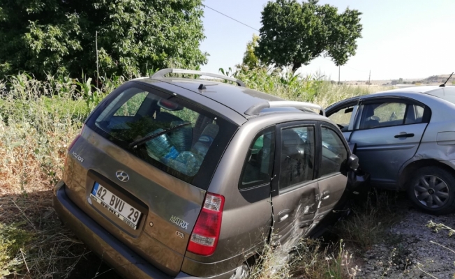 Beyşehir'de iki otomobil çarpıştı: 6 yaralı