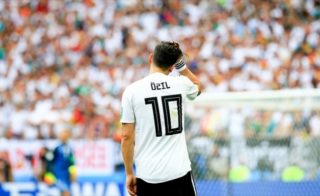 Dünyaca ünlü futbolculardan Mesut Özil'e destek