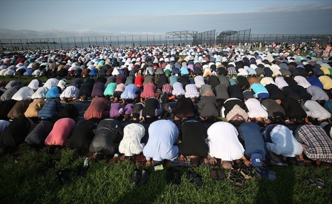 ABD'de binlerce Müslüman bayram namazında bir araya geldi