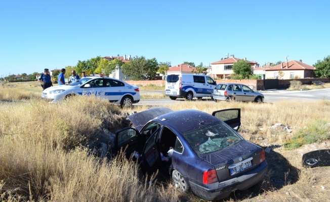Aksaray'da otomobil şarampole devrildi: 6 yaralı