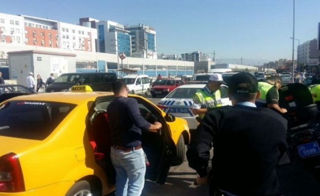 Ankara'da, Taksi Şoförü Tartıştığı İki Genci Bıçaklayıp Kaçtı!