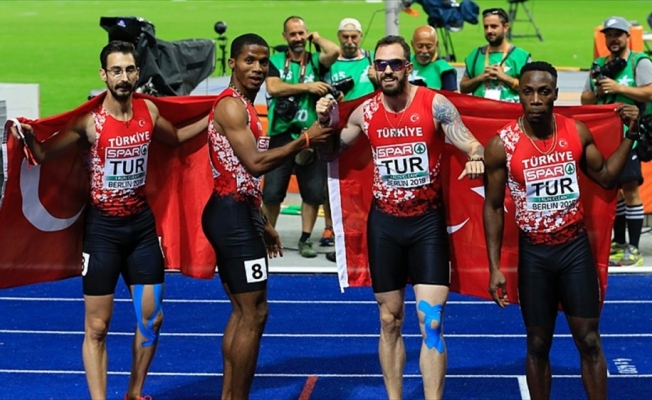 Erkekler 4x100 metre bayrak yarışında gümüş madalya