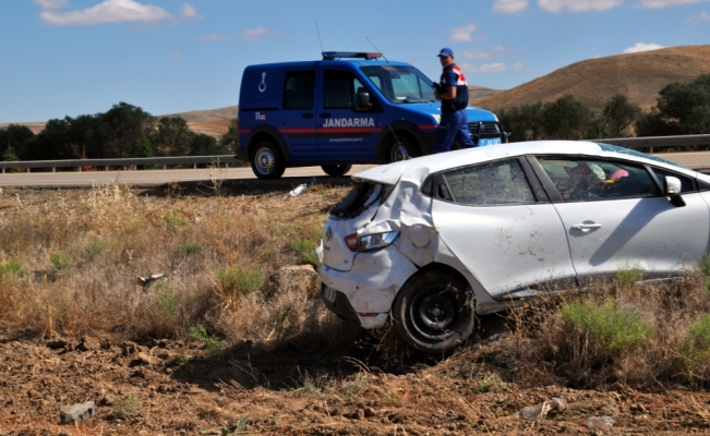Kırıkkale'de otomobil şarampole devrildi: 3 yaralı