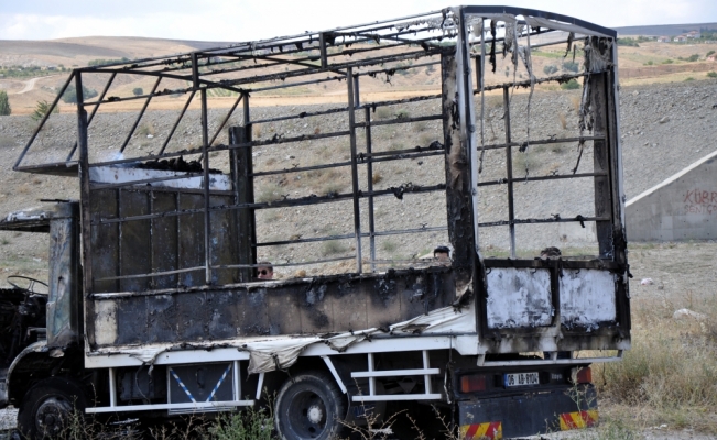 Kırıkkale'de seyir halindeki kamyonda yangın çıktı