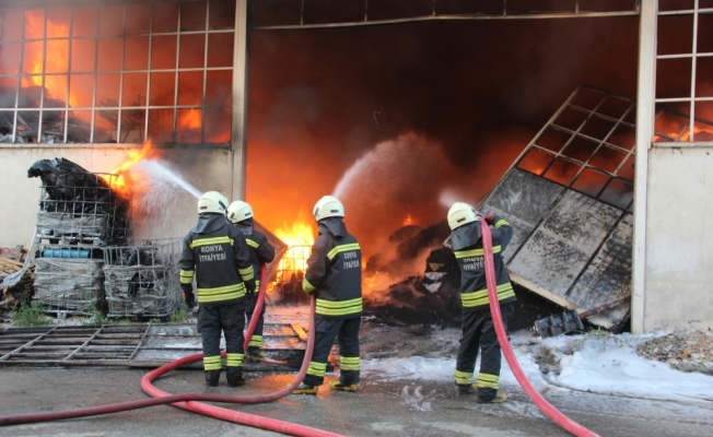 Konya'da plastik fabrikasında yangın