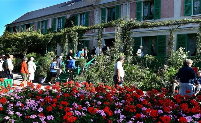 Monet’in ilham bahçesine turist akını