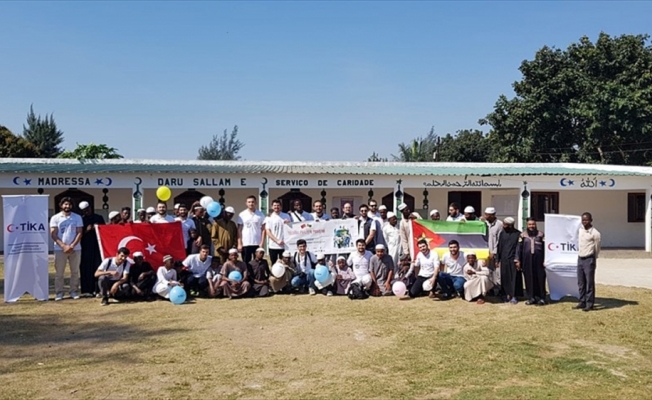 TİKA gönüllülerinden Mozambikli öğrencilere ziyaret