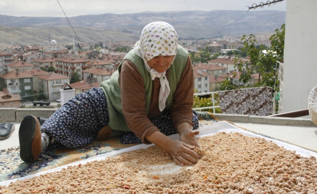 Beypazarı'nda kadınlar kışlık yiyecek hazırlıyor