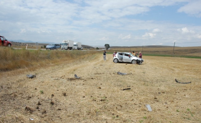 Çankırı'da otomobil şarampole devrildi: 3 yaralı