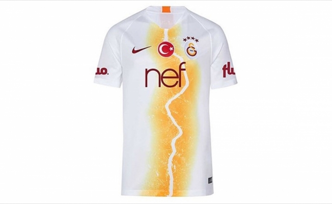 Galatasaray'ın yeni forması satışa sunuldu