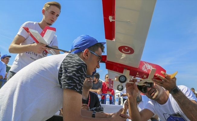 Gençlerin hayalleri, İstanbul Yeni Havalimanı’nda göklere yükseldi