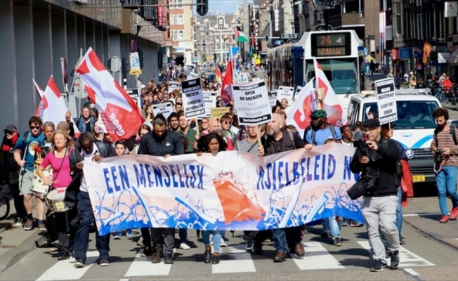 Hollanda'da AB'nin göç politikaları protesto edildi