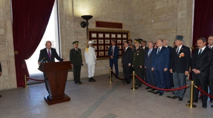 İçişleri Bakanı Süleyman Soylu Gaziler Günü'nde Anıtkabir’de...