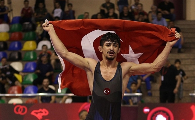 Milli güreşçi Kerem Kamal'dan altın madalya