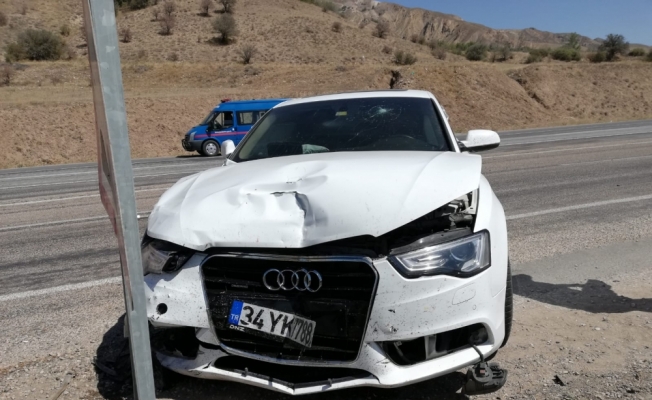 Sivas'ta iki otomobil çarpıştı: 7 yaralı