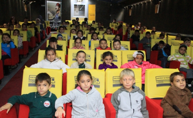 Suşehri'nde öğrenciler sinema keyfi yaşadı