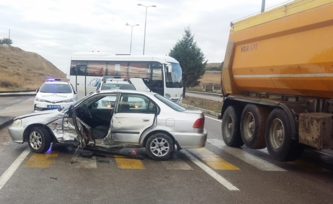 Ankara'da iki otomobil çarpıştı: 2 yaralı